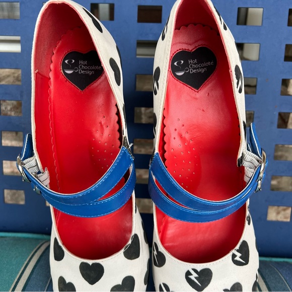 🍒💣 Hot Chocolate He loves me- he loves me not Mary Jane heels - Picture 4 of 16